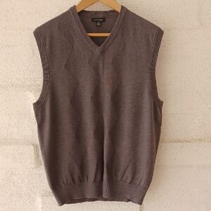Van Heusen Men's V-Neck Gray Argyle Sweater Vest Cotton Acrylic Blend Medium